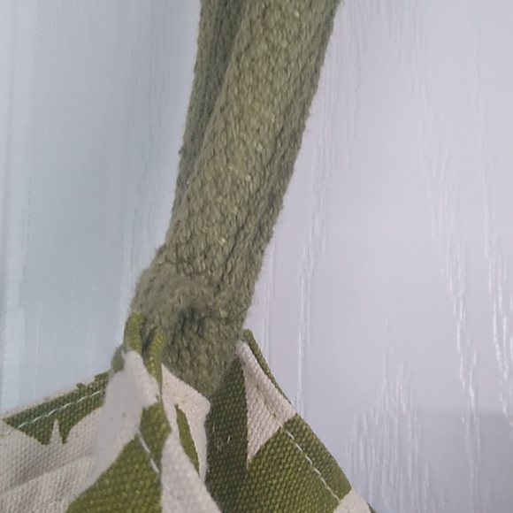 NWT Rock Flower Paper Bucket Bag Tote Chevron Whale Tails - Picture 4 of 7